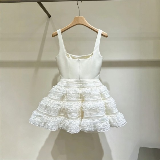 New white lace halter-neck cake dress for women with bow-shaped waistline and fluffy sleeves. Short style suitable for young girls